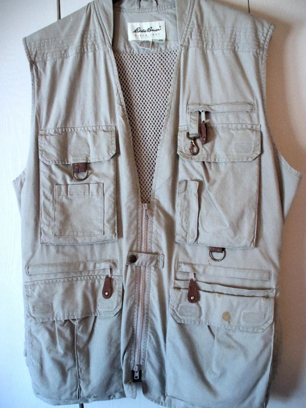 VTG Eddie Bauer Men’s Photography Utility Vest – Size Large – Khaki Tan